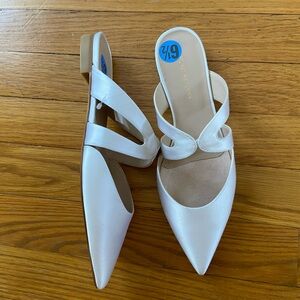 NEW Stuart Wetizman Mariposa cutout satin slippers white US 6.5